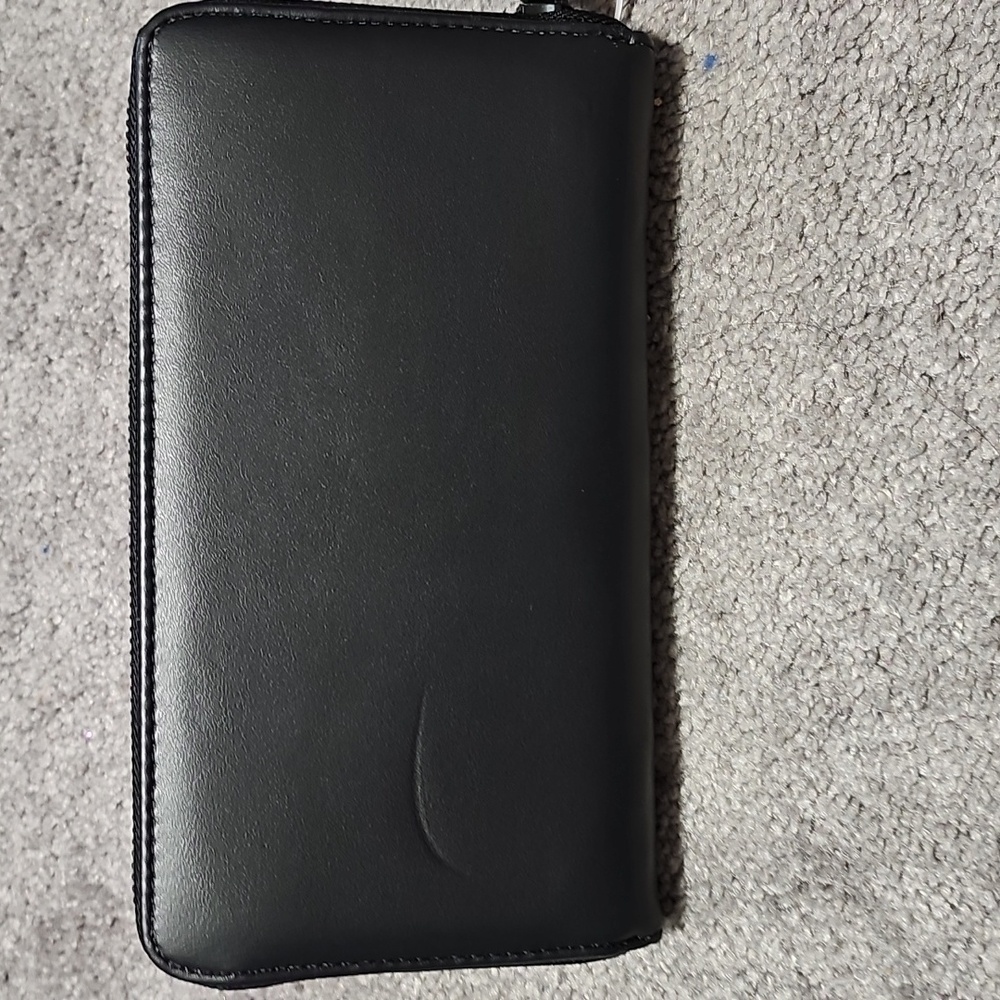 NWT Steve Madden Vampire Wristlet Wallet Black/Red - Picture 5 of 9